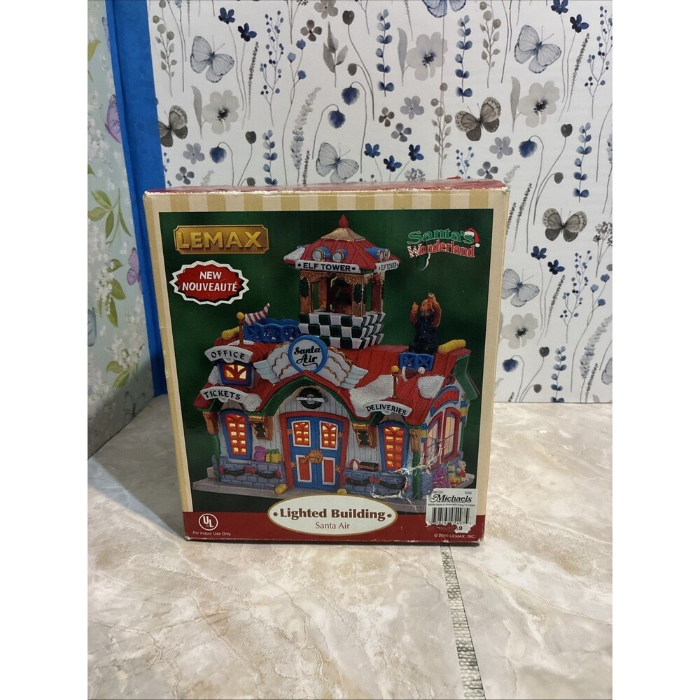 Lemax Santa's Wonderland Lighted Building Illuminated Christmas Village 2000 NIB